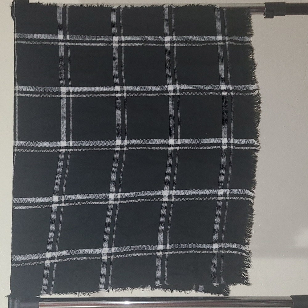 Scarfs - Picture 2 of 8
